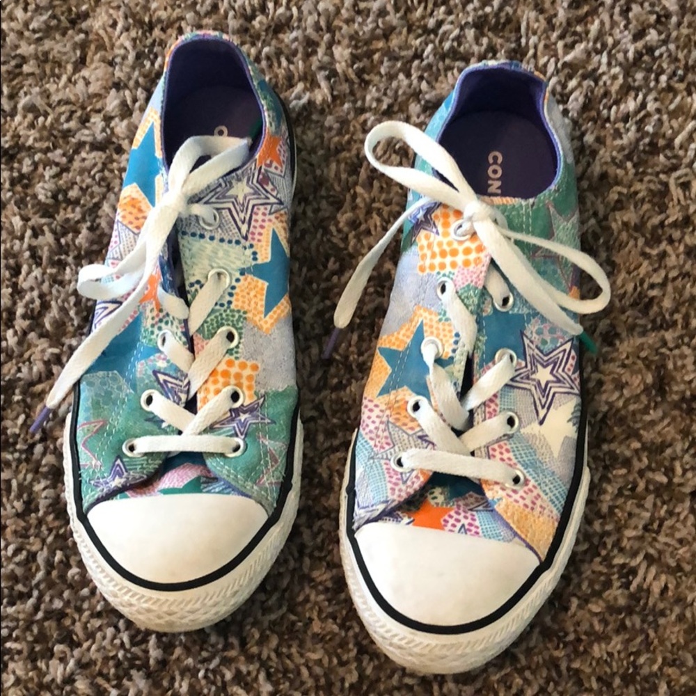 Girls size 4 converse